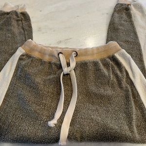 Vintage brand joggers. Brown and cream. Cozy material only worn once! Size S.